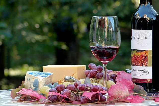 Full-Bodied Red Wines with Aged Cheddar